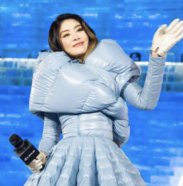 汪峰被凍到嘴裡冒白氣，竇靖童冷到咬緊牙關，吳京五官扭曲直髮抖