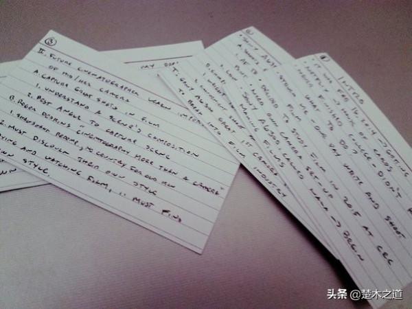 中國古代官員上朝面聖手上拿的是個啥，有何作用呢？