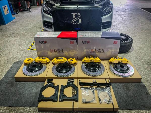 賓士E級改裝!剎車大滿貫前六後雙卡鉗套件升級 賓士E級改裝!剎車大滿貫前六後雙卡鉗套件升級
