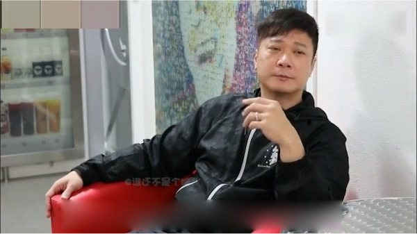 動作演員有多敢玩兒命？元彪3樓上演空中側翻，元華任由老鼠攀爬