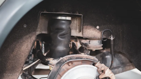 拯救15年車齡的奧迪草原狼，不惜成本也要修