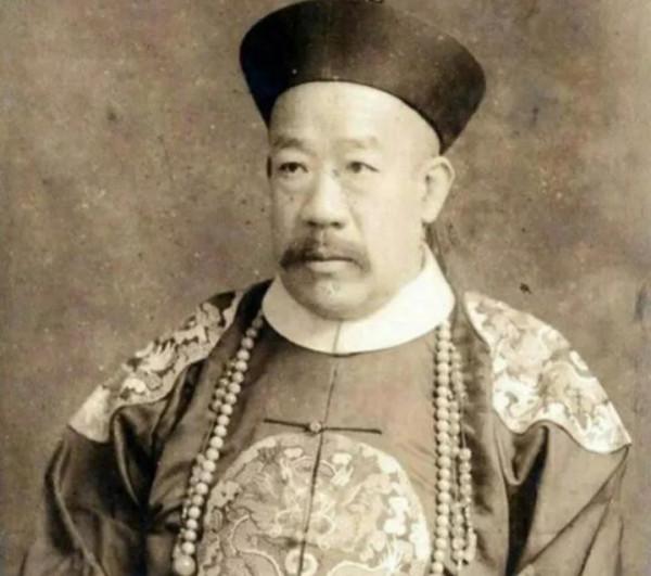 請看大清各級官職表,正一品在清朝是什麼官職?為何全國只有七個 請看大清各級官職表,正一品在清朝是什麼官職?為何全國只有七個