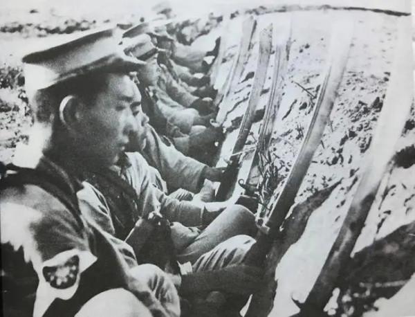 魯南軍區擊斃混世魔王，山東人民欣喜若狂，抬著屍體遊行洩憤