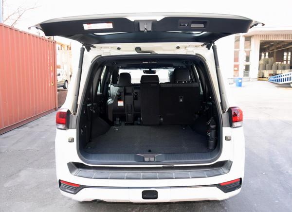 中東版豐田陸巡，車長4950mm，自帶冰箱，後排放倒如同“小單間”