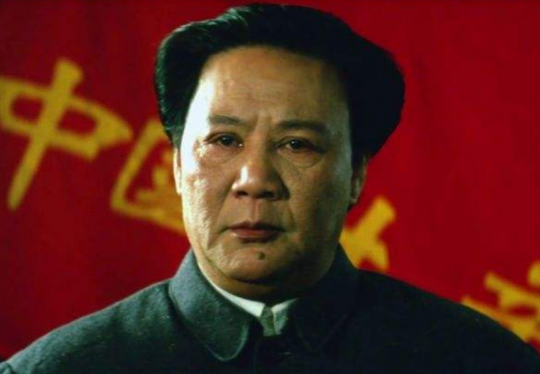 古月因與毛主席太像，被葉劍英紅筆圈定，李訥見到他止不住流淚