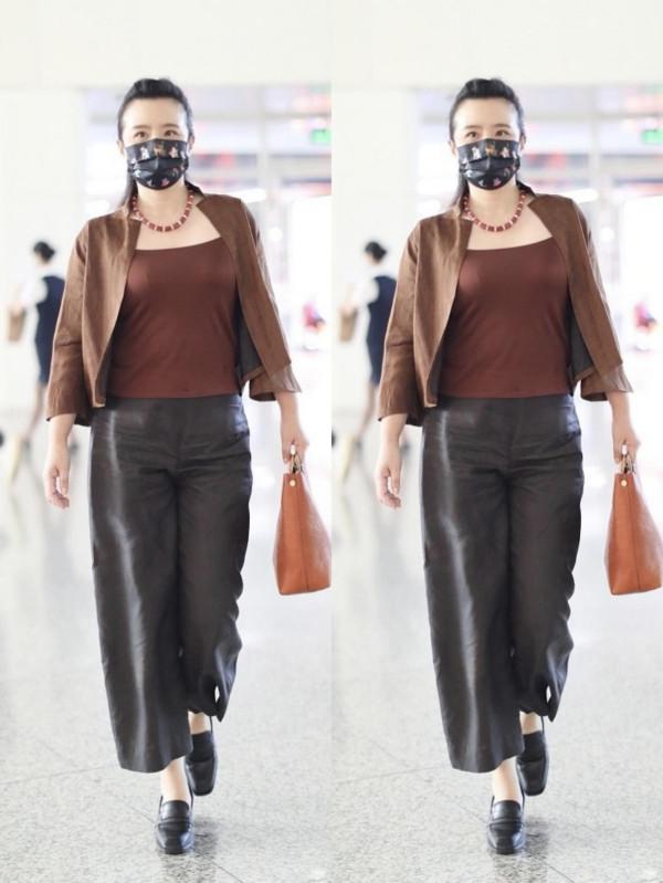 龔琳娜真有藝術家的範兒，穿著優雅好溫柔，梳大背頭也挺美的