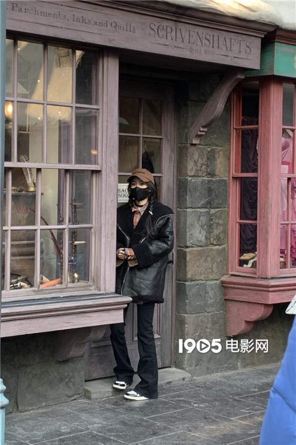 網友環球影城偶遇楊冪張大大 一雙細直腿太吸睛 網友環球影城偶遇楊冪張大大 一雙細直腿太吸睛