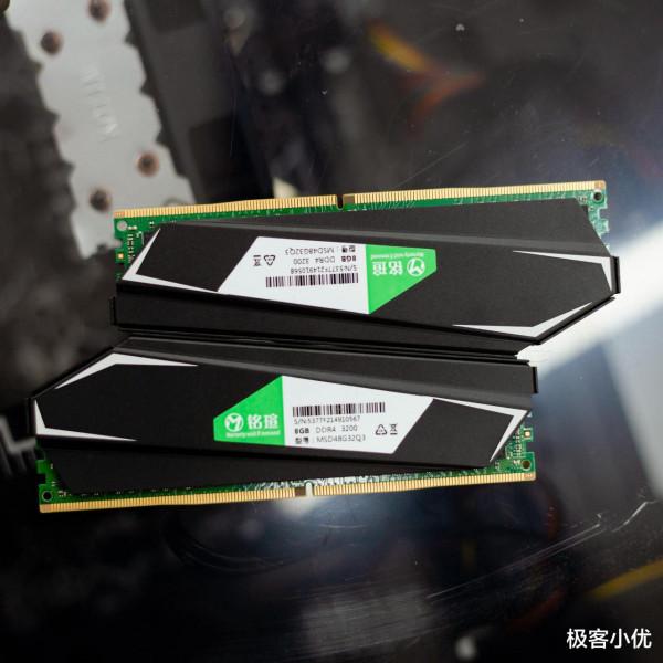 電腦執行“太累”了，試試這款記憶體條