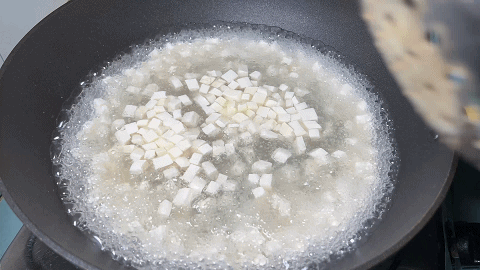 小蔥拌豆腐好吃有方法,這樣做的豆腐入口嫩滑,蔥香十足清淡解膩 小蔥拌豆腐好吃有方法,這樣做的豆腐入口嫩滑,蔥香十足清淡解膩