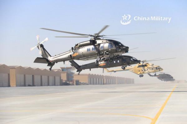 14架直升機同框起飛！解放軍陸航叢集遮天蔽日，2022還能變得更強