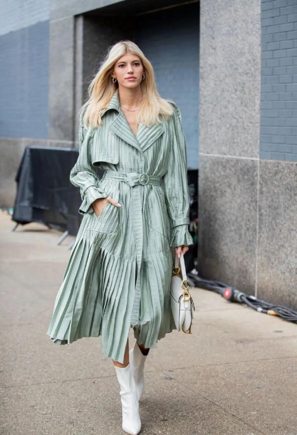 忘掉香芋紫!下半年這個顏色超級火,誰先穿誰高階 忘掉香芋紫!下半年這個顏色超級火,誰先穿誰高階