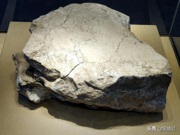 新疆遊記｜喀什博物館裡的老物件：玉燈、瓷盆、薩帕伊、明約勒碑