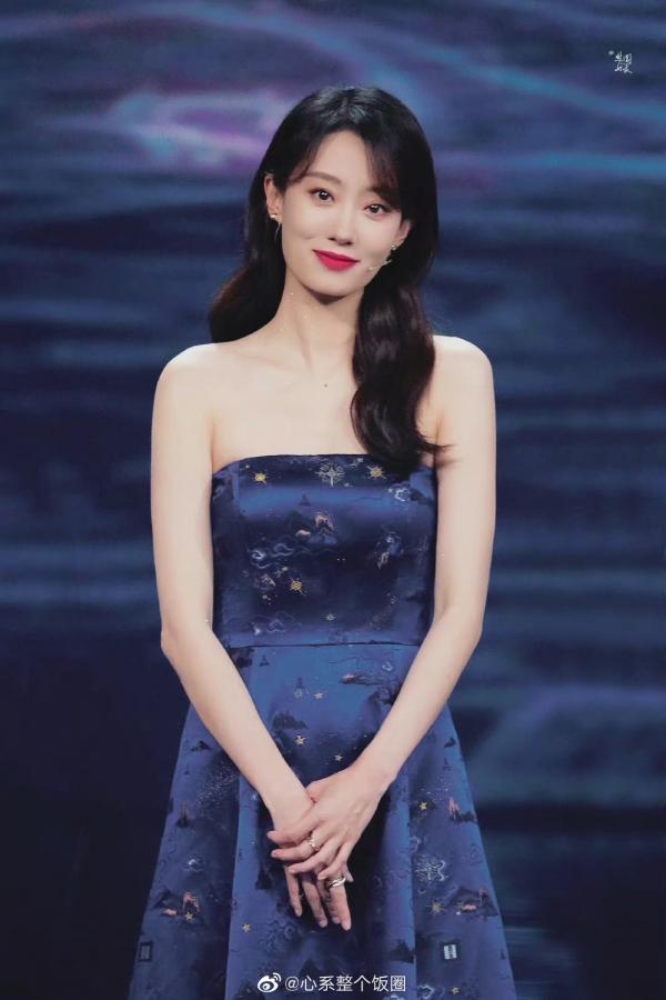 大灣區中秋晚會:溫碧霞露肩撩人,趙麗穎又仙又欲,舒淇驚豔全場 大灣區中秋晚會:溫碧霞露肩撩人,趙麗穎又仙又欲,舒淇驚豔全場