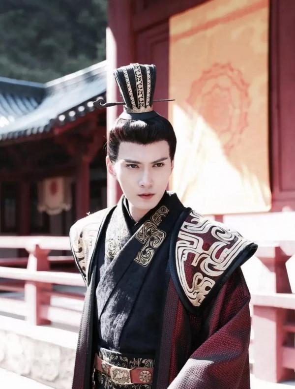 高不成低不就的11個帥氣男星，個個潛力股，誰是下一個“任嘉倫”