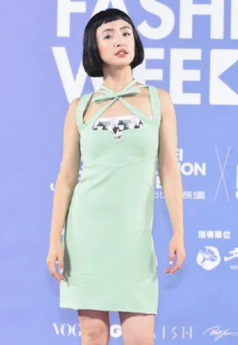 明星造型“尷尬史”:有人像荷包蛋,有人醜似女巫,有人老10歲 明星造型“尷尬史”:有人像荷包蛋,有人醜似女巫,有人老10歲