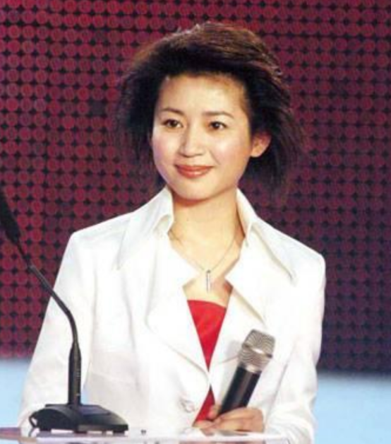 從“央視一姐”到“銷聲匿跡”，53歲的王小丫去哪了？