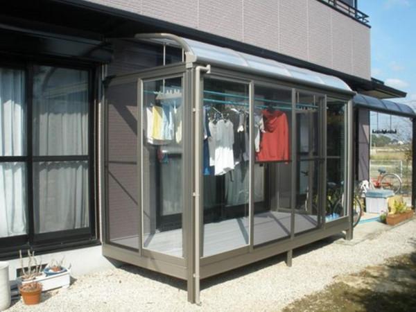 門前找師傅搭雨棚,封一半做陽光房另一半隻蓋個頂,好處只多不少 門前找師傅搭雨棚,封一半做陽光房另一半隻蓋個頂,好處只多不少