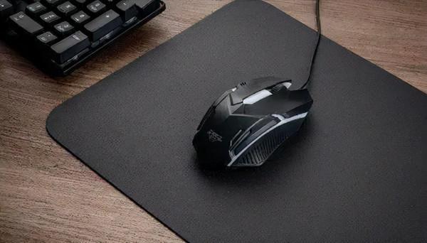 電腦滑鼠一陣一陣失靈是怎麼回事？