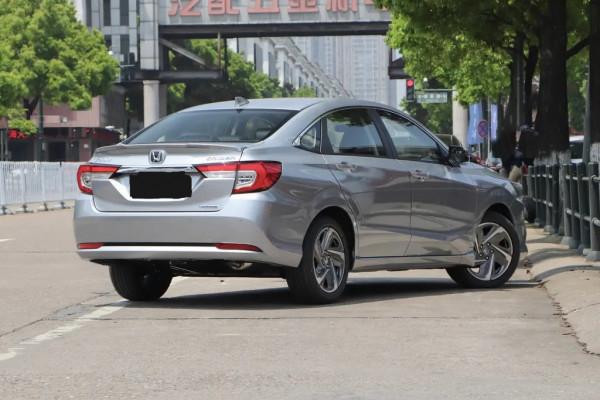 混動車本田凌派，本田的一款中檔車，綜合油耗低至4.0升