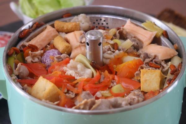 秋天的第一頓火鍋,是九歲的女兒給準備的,朋友:小棉襖就是貼心 秋天的第一頓火鍋,是九歲的女兒給準備的,朋友:小棉襖就是貼心