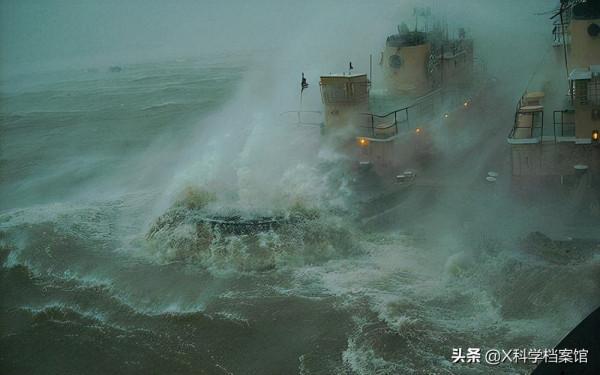 海底求生！一男子被困在海底沉船中，靠一瓶可樂苦撐三天後獲救