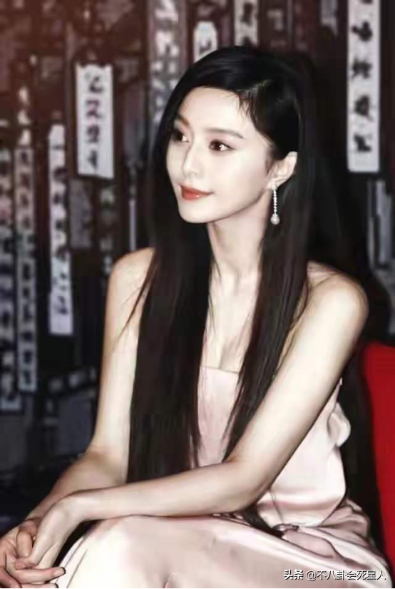 女星合照時的“小心機”,只P自己、伸手遮臉、戰術後縮 女星合照時的“小心機”,只P自己、伸手遮臉、戰術後縮