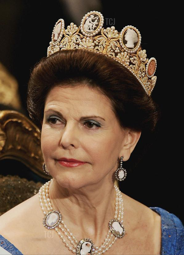瑞典的第五任女王，自信笑容很治癒，時尚服飾搭配珠寶更加迷人