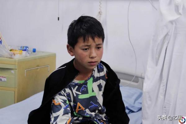 雲南這一家有多慘？長子燙傷，妻子患病，塵肺病丈夫要養四個老人