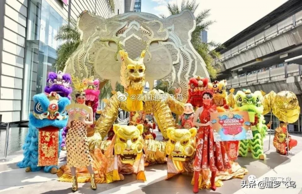 泰國年味兒特別濃，唐人街是春節大廟會，各大商場爭奇鬥豔拼裝飾