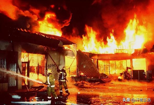 29年前洛杉磯暴動,韓國人端起槍就打,從此美國再無人敢惹韓裔 29年前洛杉磯暴動,韓國人端起槍就打,從此美國再無人敢惹韓裔