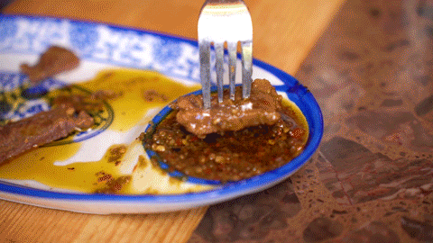 彌勒的“野蠻”牛肉館，用刀叉吃肉，蘸水秘方200萬都不賣