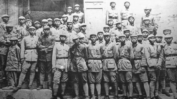 1931年我黨軍委書記被捕，寫信告訴獄長不想出獄，獄長：快攆走