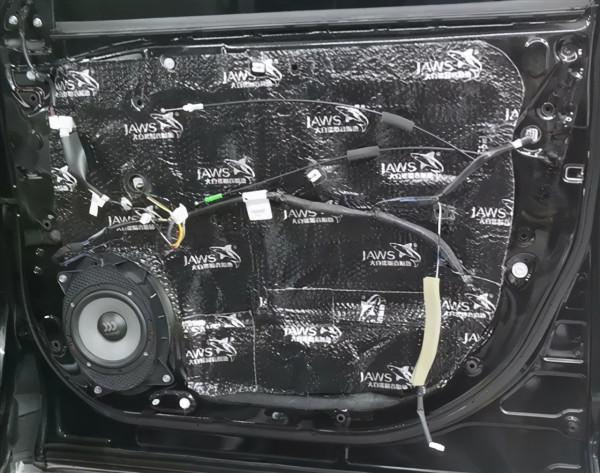 豐田漢蘭達音響改裝摩雷柯蕾602兩分頻,聲音勁道有力 豐田漢蘭達音響改裝摩雷柯蕾602兩分頻,聲音勁道有力