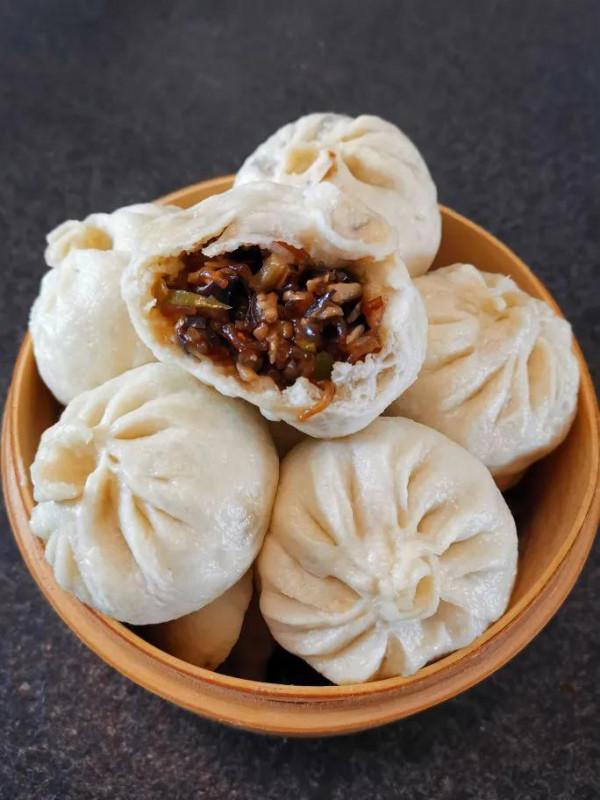 在家做了兩葷兩素的大包子，新口味、新花樣的做法果然好吃