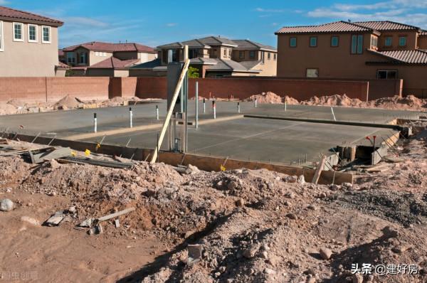 農村建房常用的基礎有哪幾種，家裡的土質鬆軟要用哪種？