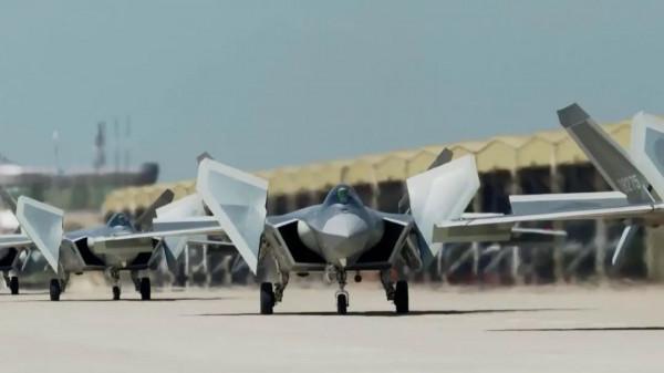 當“空中王牌”遇上殲-20 當“空中王牌”遇上殲-20