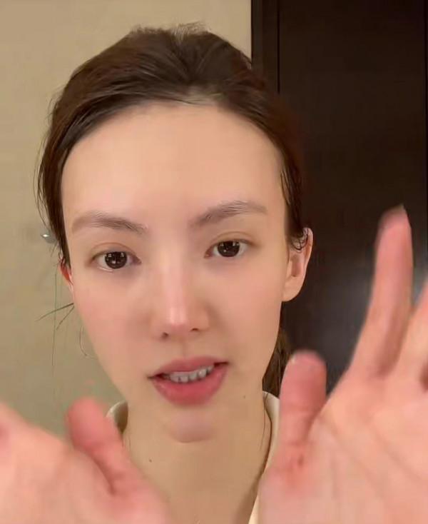 既不好看也不難看的女明星：程瀟素顏更清純，金晨笑容太僵硬