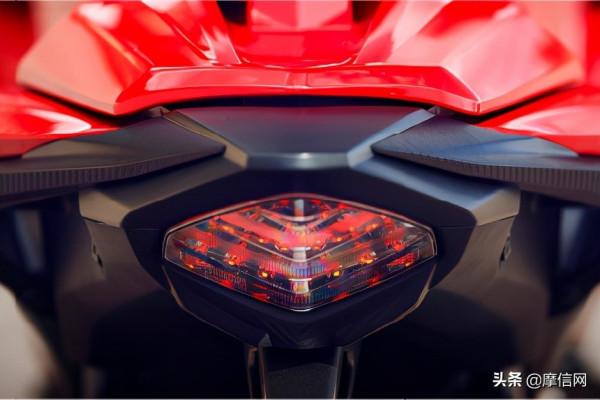 本田釋出2022款運動街跑CBR400R