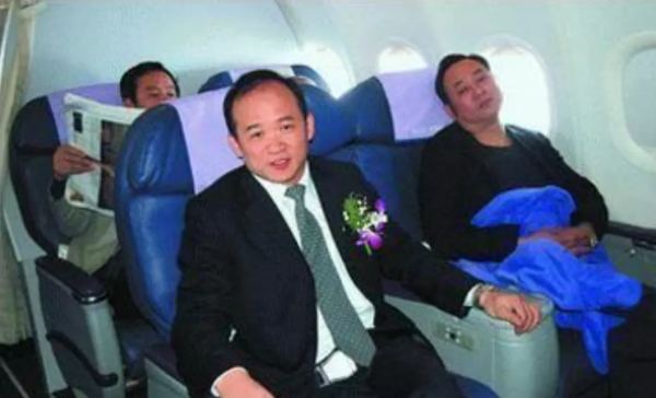 輸光20億,被跨國通緝!湖北首富,竟倒在了“賭”上? 輸光20億,被跨國通緝!湖北首富,竟倒在了“賭”上?