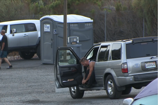 美國窮人生活：買不起房子住車裡，遍地流浪漢，生病不敢去醫院