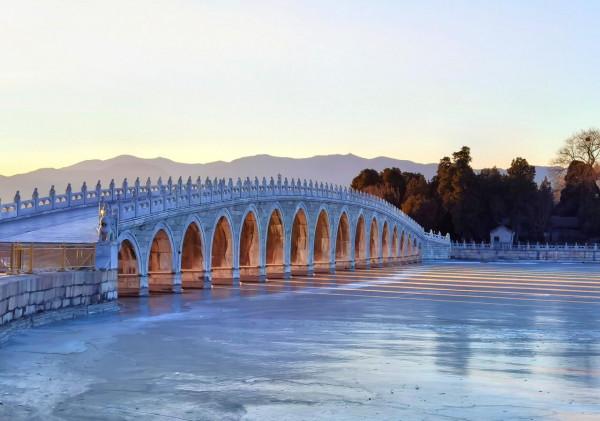 北京金光穿洞奇觀，只有冬天才能看到，就在這個皇家園林內