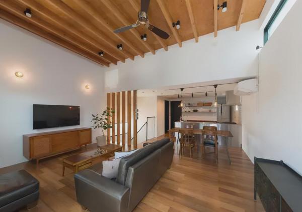 爸媽買的小複式樓，樓上樓下125平，住兩家人也不擠