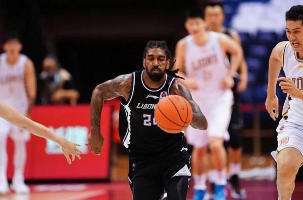 正式告別CBA！遼寧男籃功勳外援離隊，新賽季加盟歐洲球隊