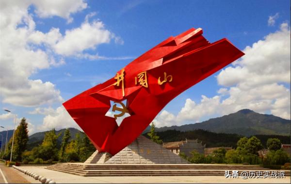 1965年,毛主席在武漢接見張平化,毛主席:你陪我回一趟井岡山吧 1965年,毛主席在武漢接見張平化,毛主席:你陪我回一趟井岡山吧