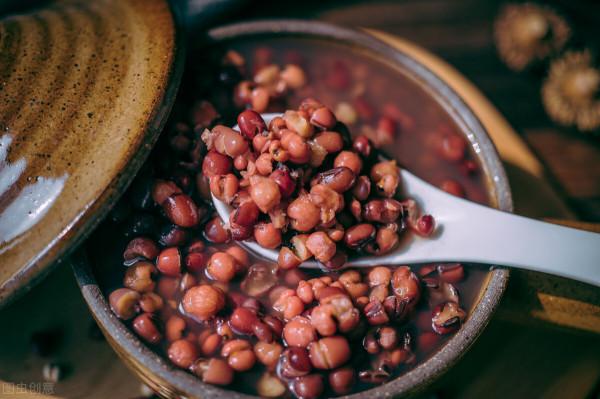 冬季女性多吃：豬肝，牛肉，紅豆，南瓜，花生補氣補血養生美容