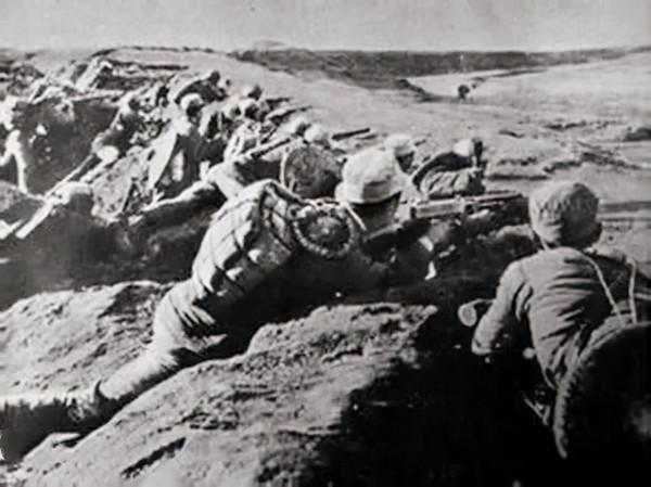 關鍵時刻，小兵下命令：首長，你現在得歸我指揮！讓將軍永生難忘