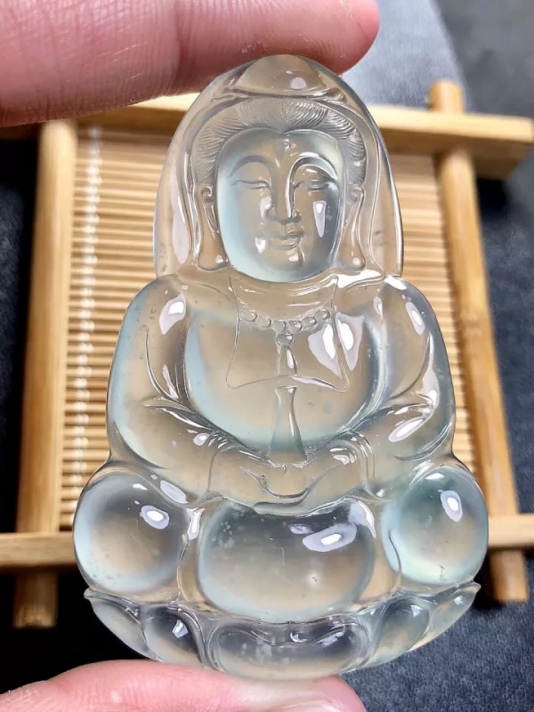 欠債2000萬賭石，雕出來的觀音，獲“吉尼斯紀錄”！5億都不賣