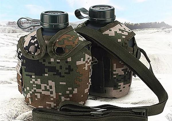 小裝備揭示大國崛起 解放軍軍用水壺 幾十年裡到底經過了多少變遷? 小裝備揭示大國崛起 解放軍軍用水壺 幾十年裡到底經過了多少變遷?