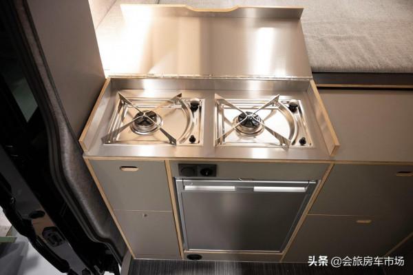 稀缺MAN商用底盤四驅房車，內部獨特設計廚房可拼成床位