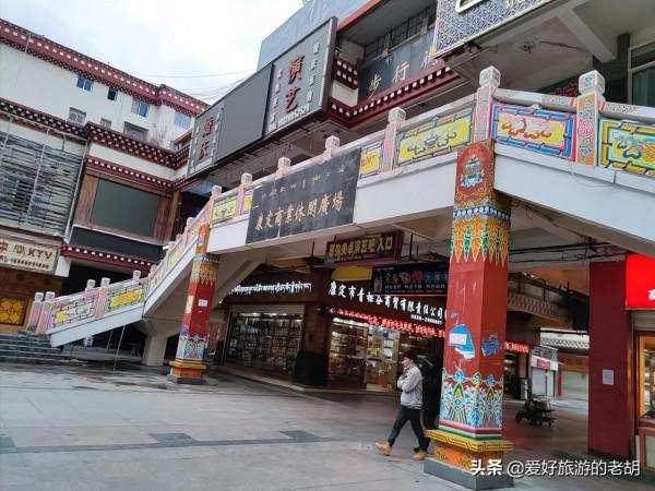 僅有12萬人的城市，城市面積狹小，酒店賓館卻多達100家